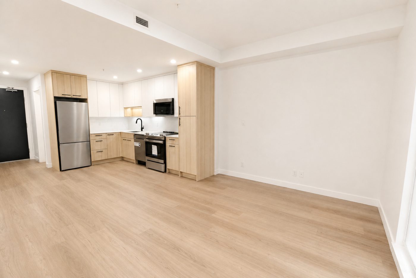 Living room — empty room